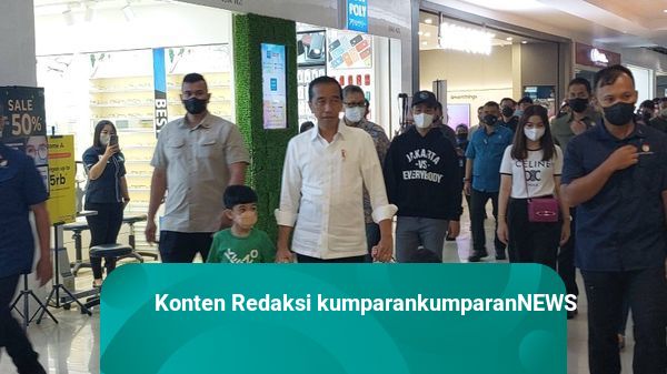 Momen Jokowi Ajak Jan Ethes &amp; La Lembah Bermain di Mal Paragon Solo