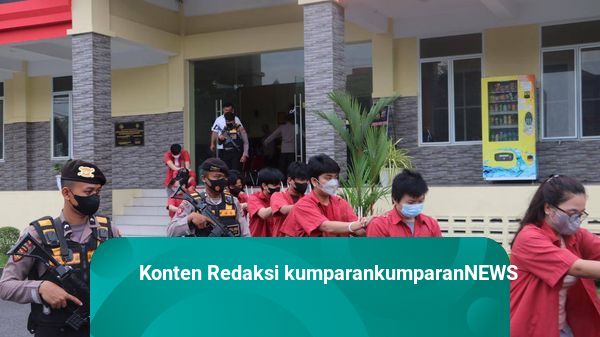 15 Anak Buah Bos Judi Online Apin BK Diserahkan ke Kejari Medan