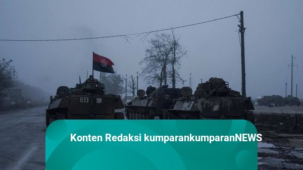 Foto: Patroli Pasukan Ukraina dengan Kendaraan Tempur di Wilayah Kherson