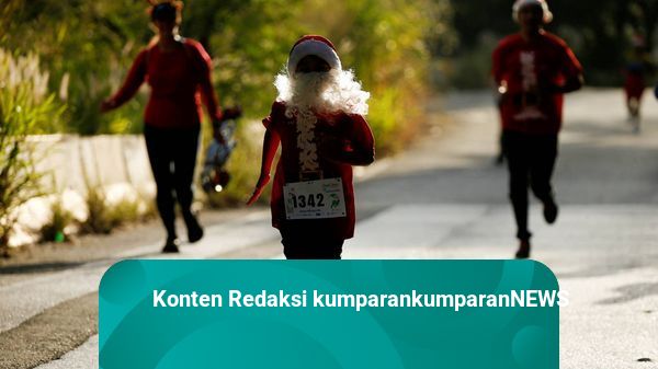 Foto: Ratusan Pelari Berkostum Sinterklas Meriahkan Jalanan Ibu Kota Venezuela