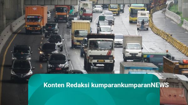 Foto: Ratusan Ribu Kendaraan Meninggalkan Jakarta saat Libur Nataru