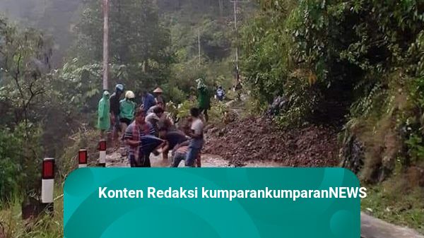 Jalan Provinsi di Cianjur Tertutup Longsor, Kendaraan Tak Bisa Melintas