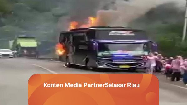Bus Para Istri Anggota Dewan Kuansing Terbakar di Lintas Sumatera