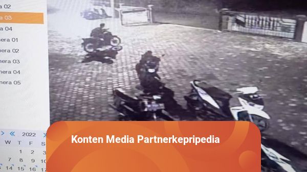 2 Pria di Karimun Curi Motor Jemaah Saat Salat Subuh, Aksinya Terekam CCTV