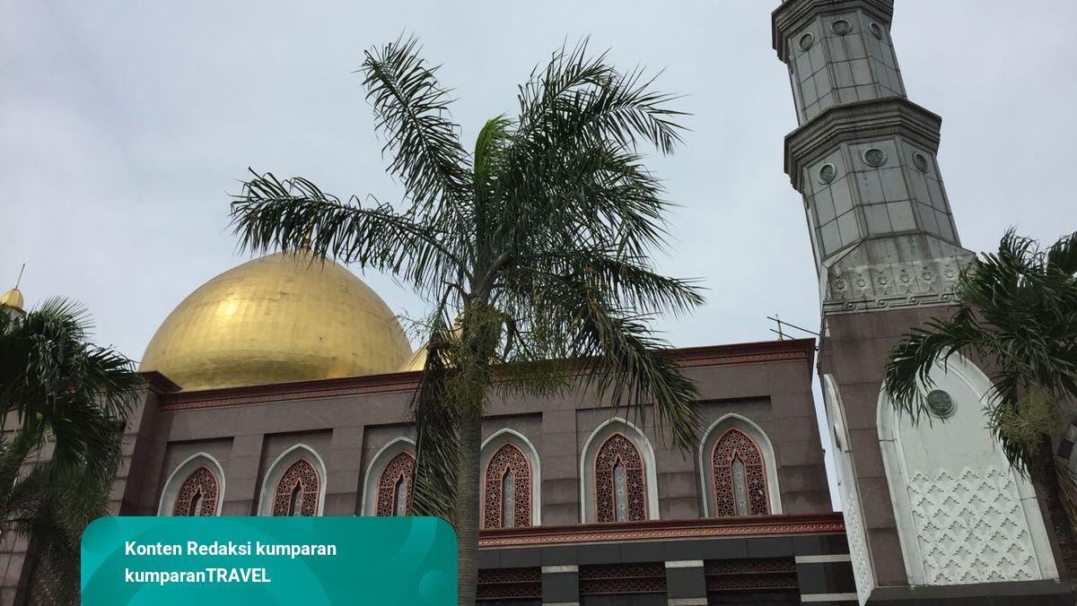 5 Fakta Menarik Masjid Kubah Emas di Depok yang Jarang ...