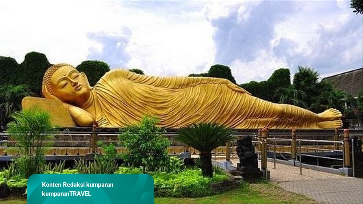 Patung Buddha Tidur Dan 4 Daya Tarik Wisata Lainnya Di Mojokerto Kumparan Com
