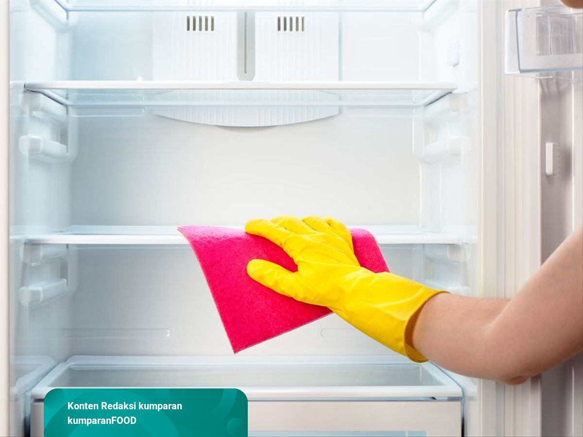 Begini Cara Membersihkan Kulkas Agar Tetap Sehat Kumparan Com