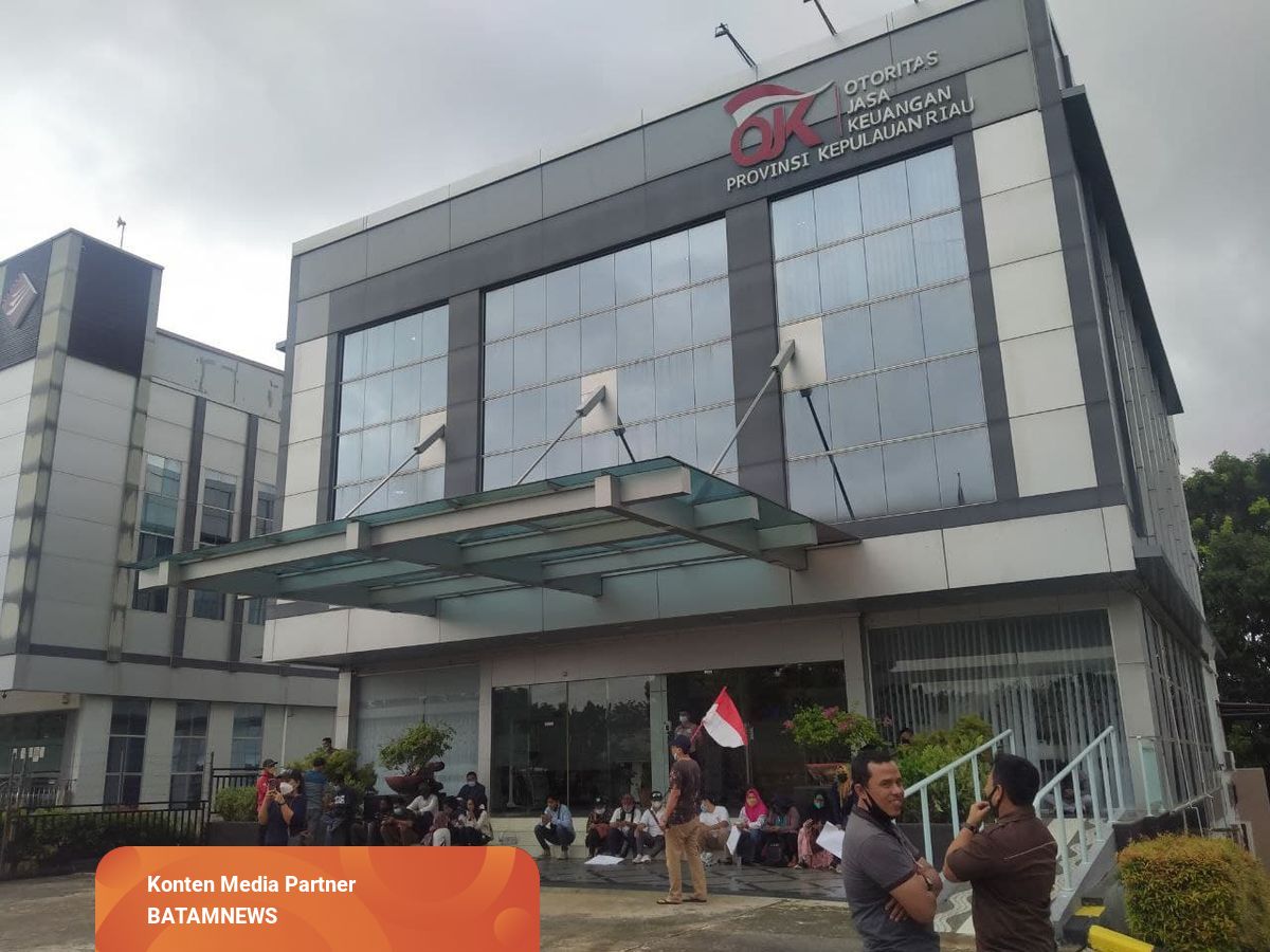 Demo di Kantor OJK Kepri, Korban Asuransi Bumiputera ...