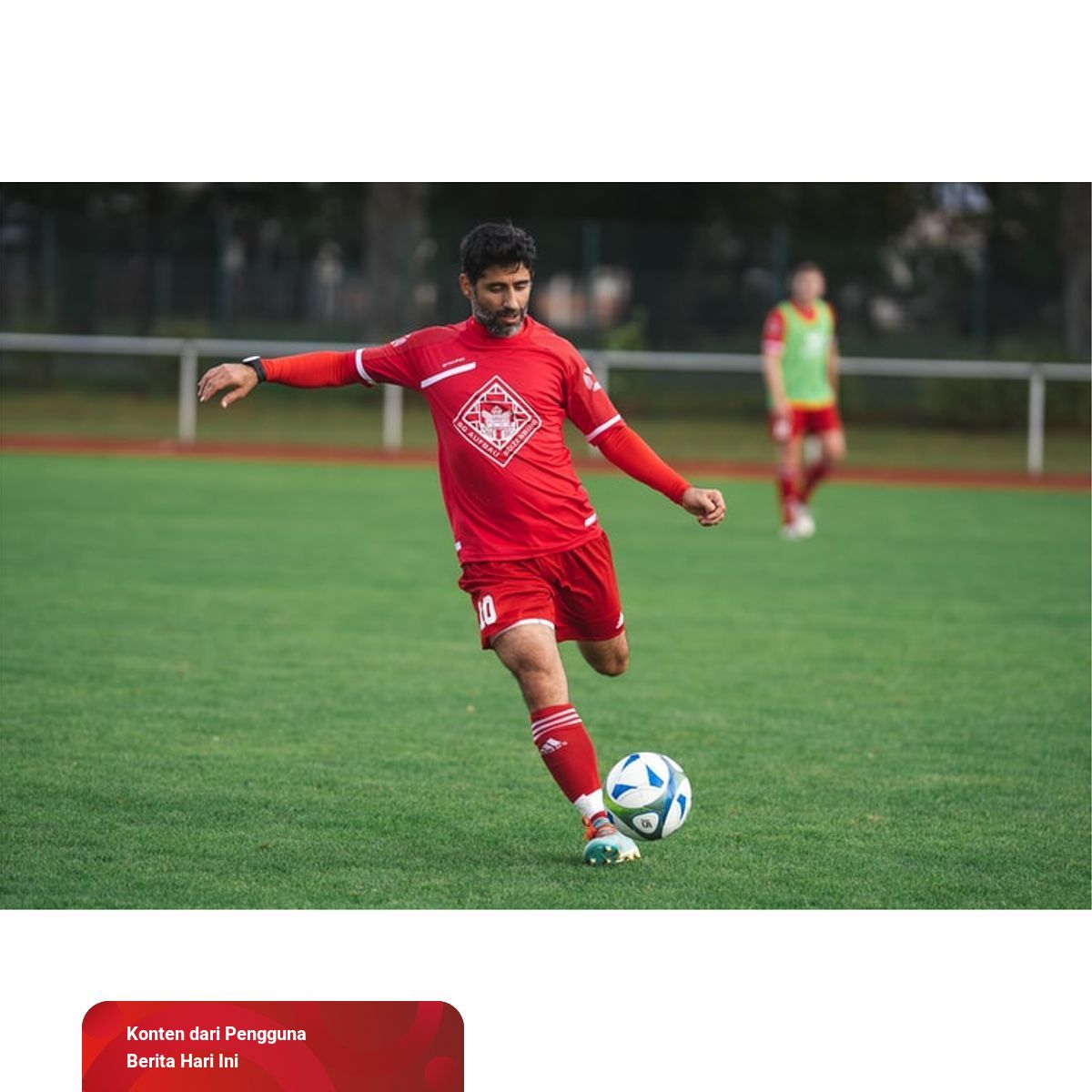 Sebutkan Empat Gerakan Mengumpan atau Menendang Bola ...