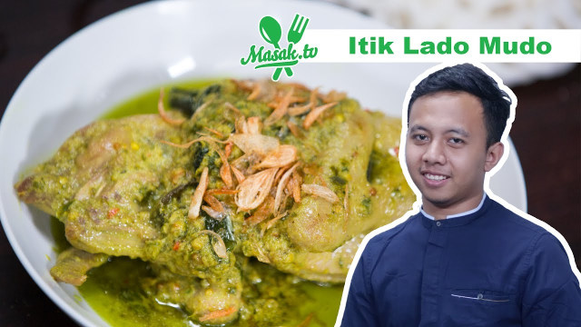 Itiak Lado Mudo on a wooden plate