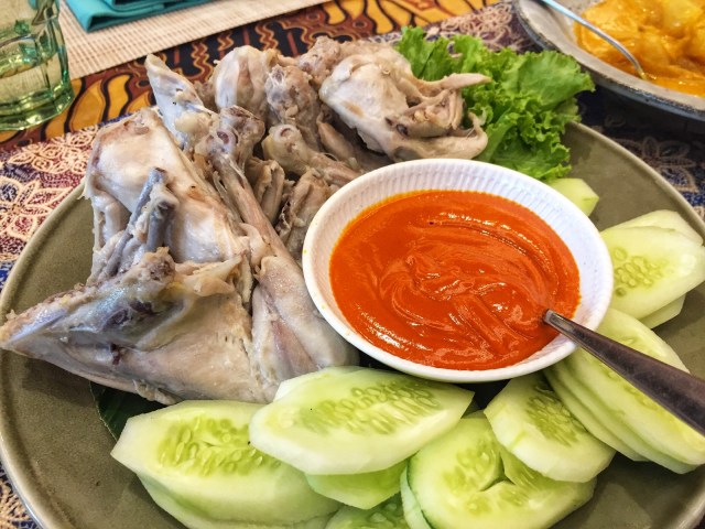 Piring Ayam Pop Rm Padang dengan sambal dan nasi putih