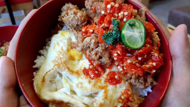 Kandang Ayam Bandung Night Eatery