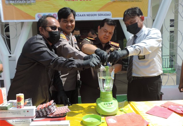 Kejaksaan Negeri Sorong musnahkan barang bukti perkara tindak pidana