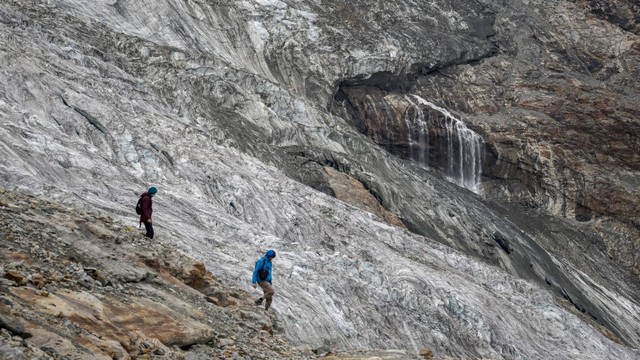 Pencairan gletser alpen swiss yang dramatis