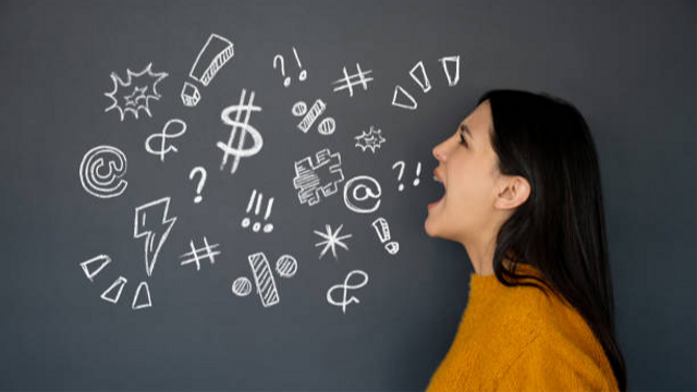 orang berbicara dalam bahasa Indonesia dengan ekspresi baper