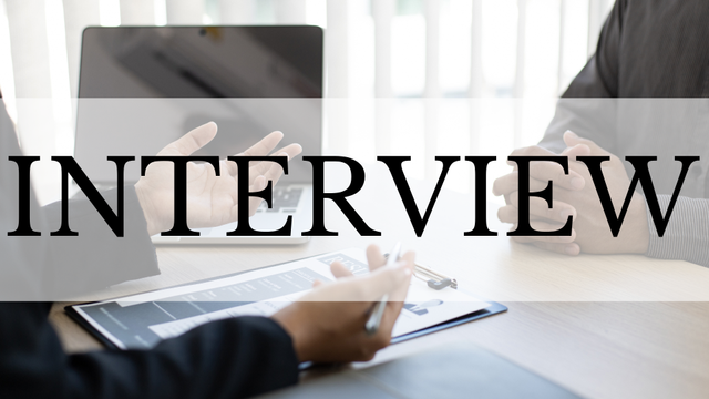 calon karyawan mengikuti wawancara kerja