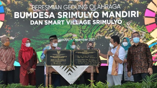 Srimulyo alam pegunungan dengan pemandangan hijau dan sungai jernih