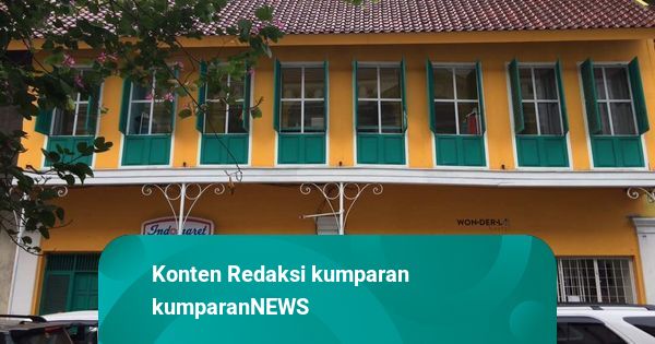 Penelusuran di kompleks perumahan tua Jakarta