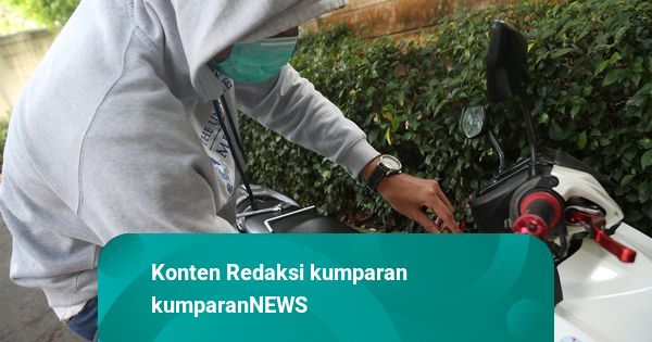 Pengemudi ojol menuntut keadilan di depan markas Pomdam Kalbar