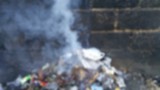 Ilustrasi bakar sampah