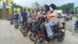 Warga Pontianak menggunakan sepeda listrik