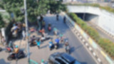 Pemotor lawan arah di depan Stasiun Pasar Minggu