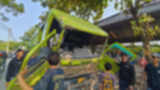 Truk bermuatan tanah dirusak warga di Tangerang