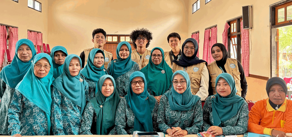 Pembuatan Permen Jahe Bersama Ibu - Ibu PKK Desa Ngrayun