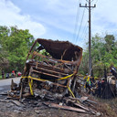 Bus ALS vs Truk BBM di Sumsel