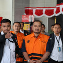 Pegawai KPK & Ayahnya Peras Bupati Pemalang