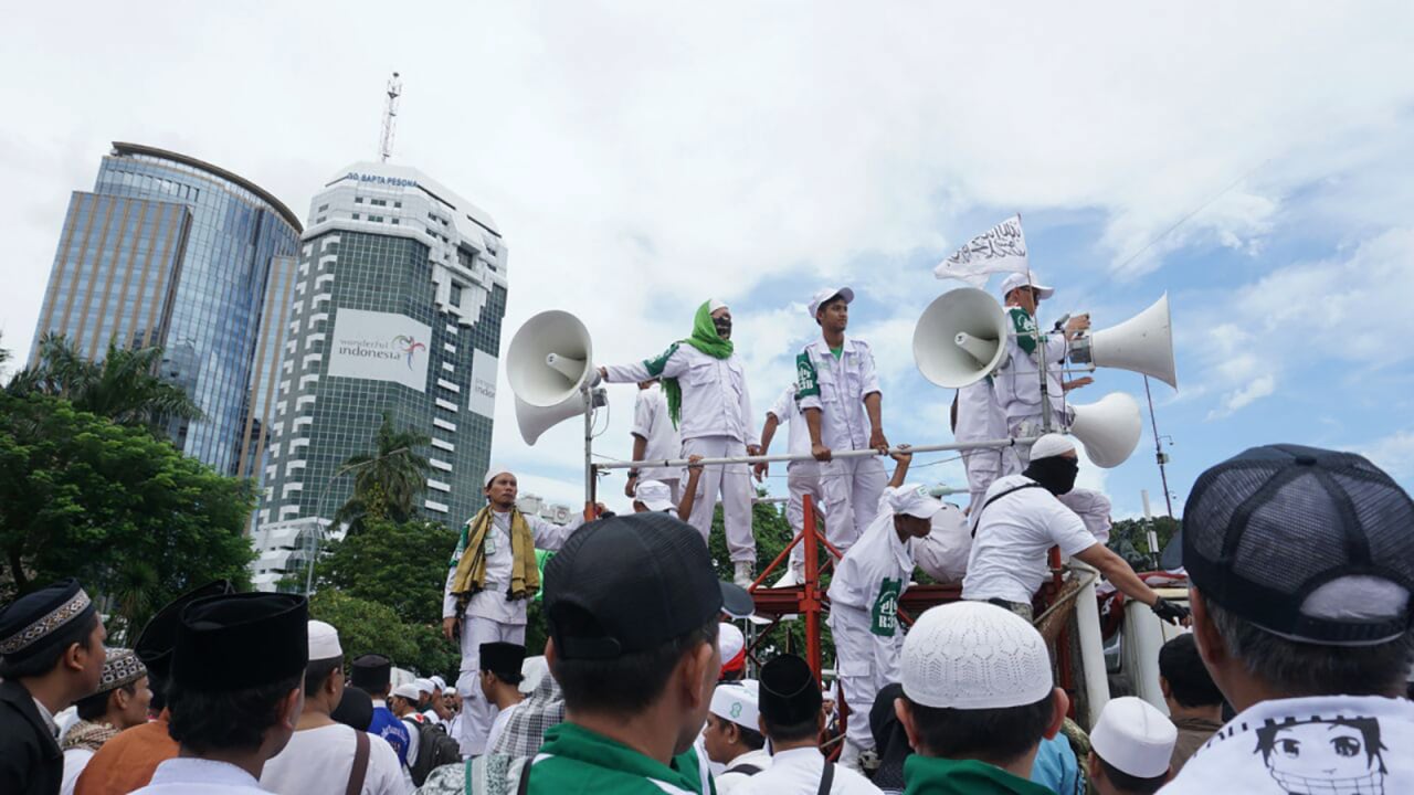 Mobil FPI di aksi reuni 212
