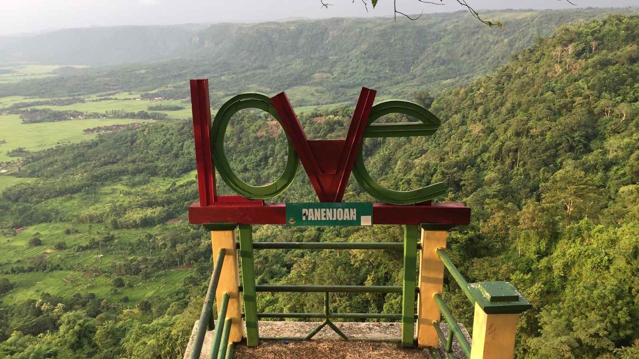 Salah satu spot selfie di Bukit Panenjoan