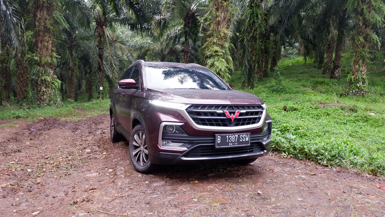 Test drive Wuling Almaz