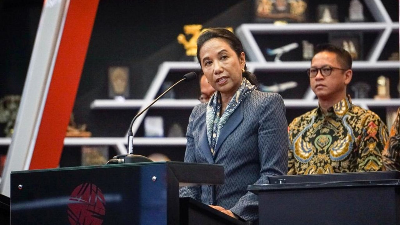 LIPSUS Bersih2 BUMN, Rini Soemarno