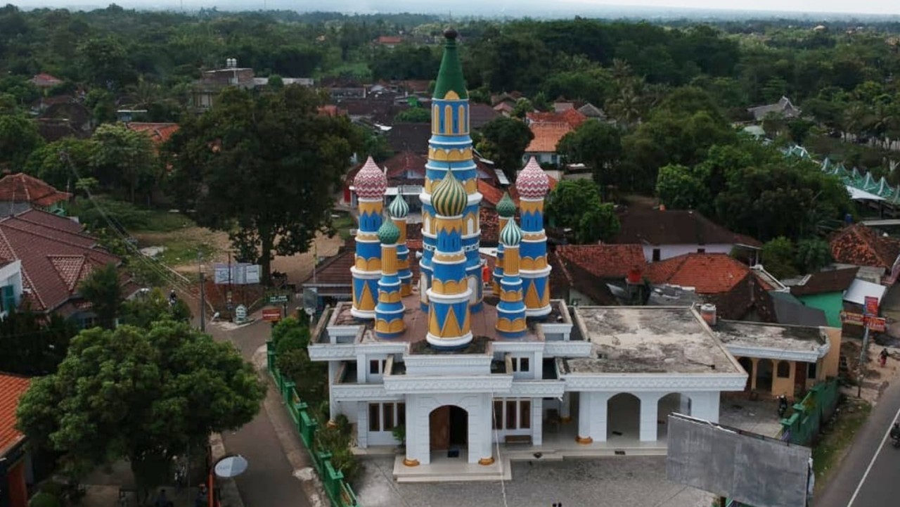 Masjid An Nurumi yang memiliki desain berarsitektur Rusia