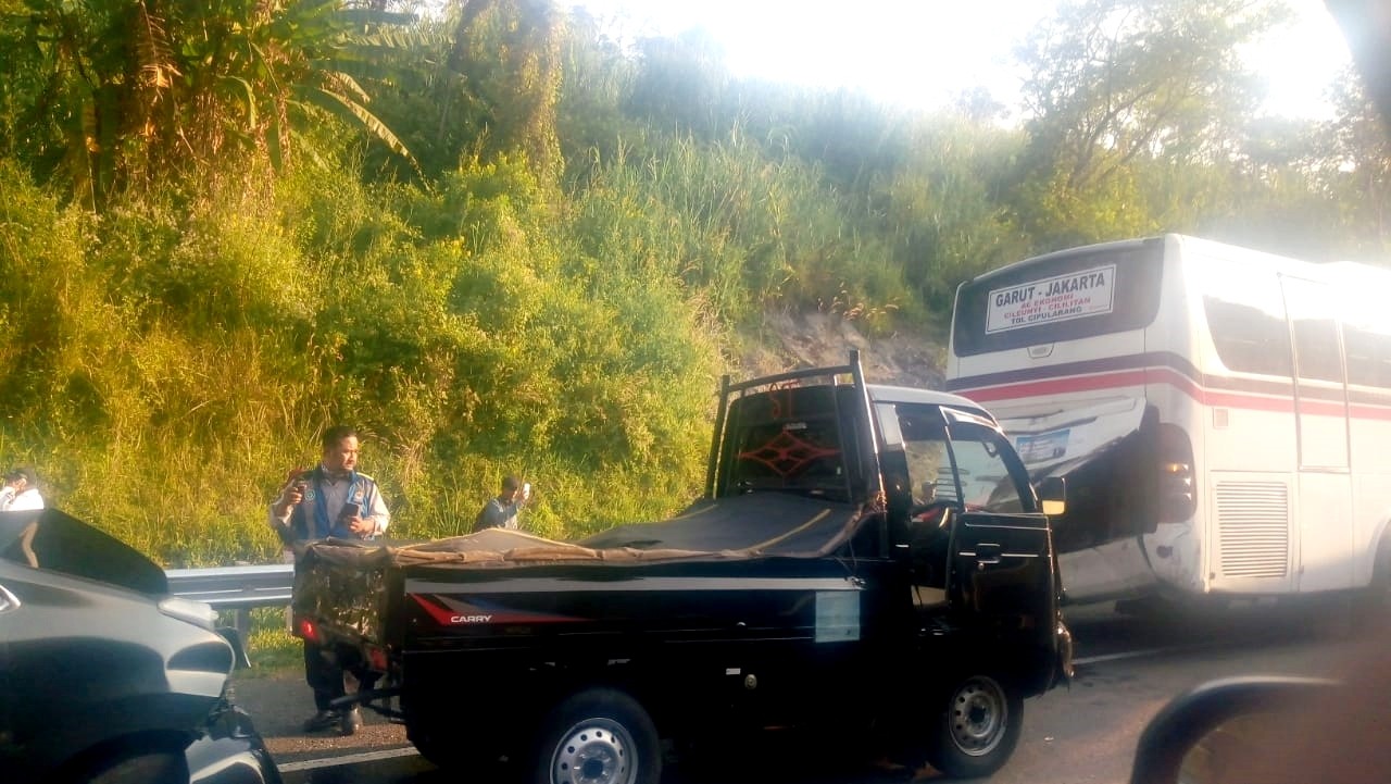 Kecelakaan beruntun di Km 97 Cipularang