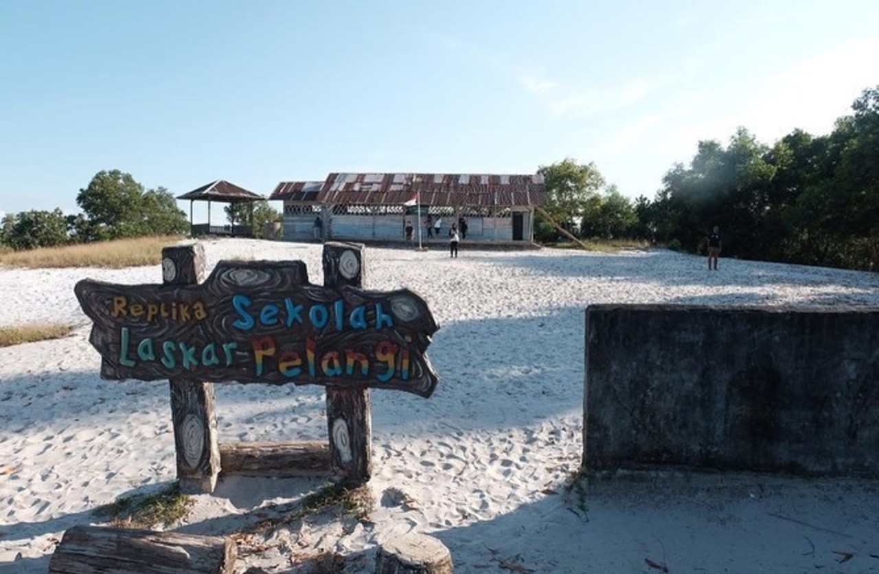 com-Sekolah Laskar Pelangi