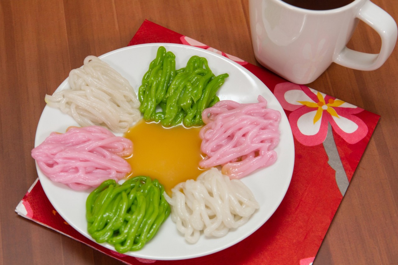 kue putu mayang
