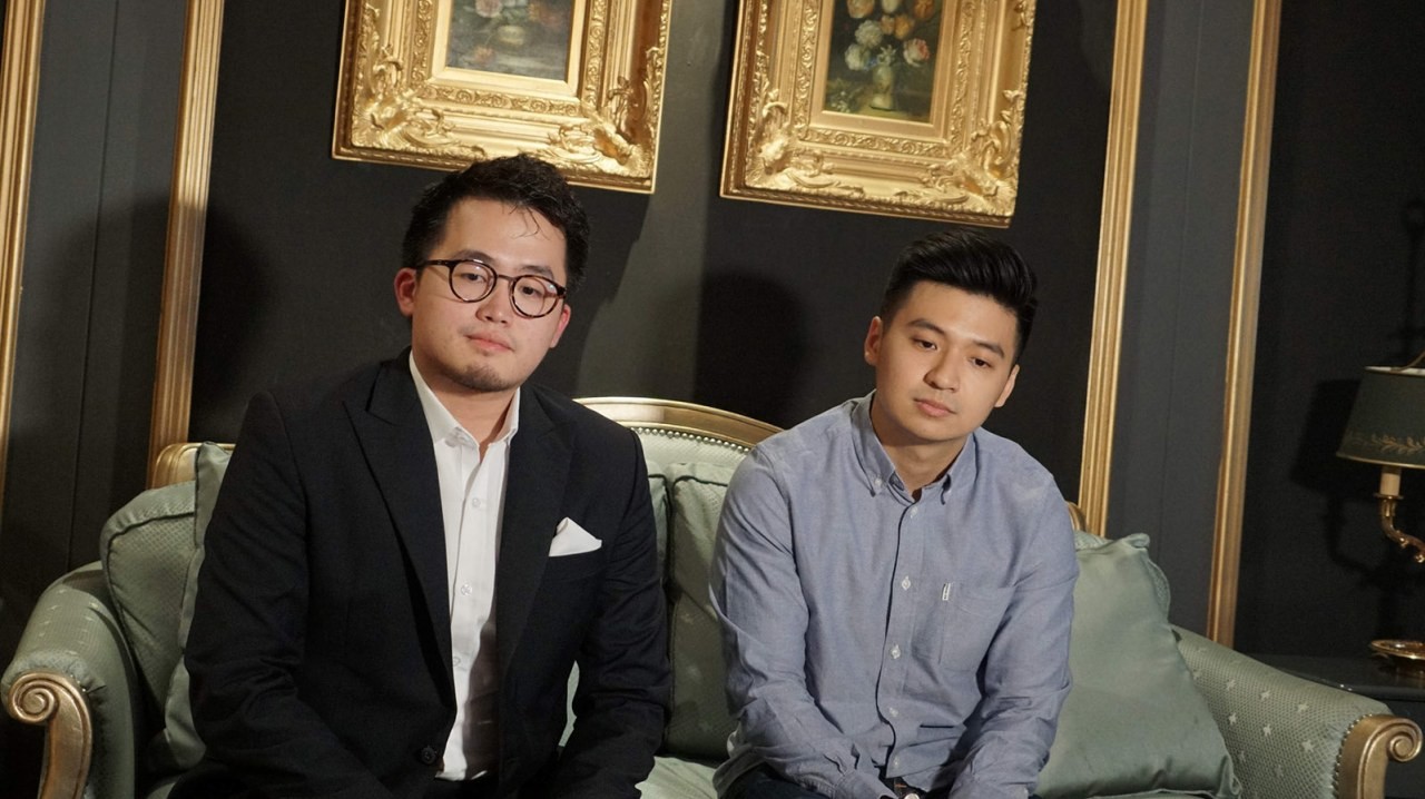Youtuber Rius Vernandes bersama pengacaranya saat konpers