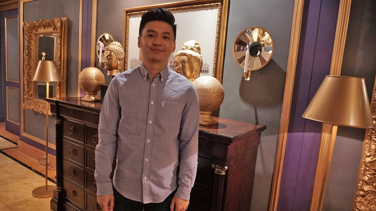 Youtuber Rius Vernandes bersama pengacaranya saat konpers