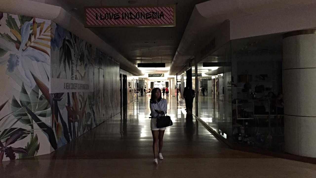 Plaza Indonesia mati listrik lagi selama lima menit (17.45-17.50) all signal down sampai 17.55