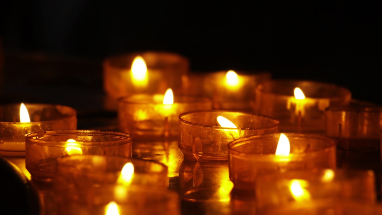 Ilustrasi lilin