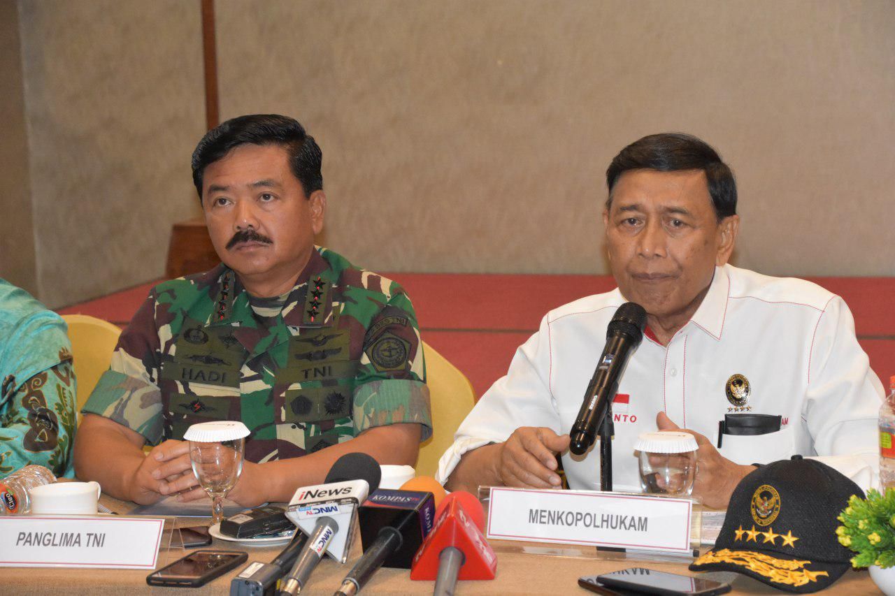 Menteri Koordinator Bidang Politik, Hukum, dan Keamanan, Wiranto.