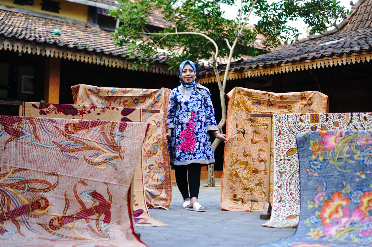 com-Yuli Astuti, sang pelestari Batik Kudus dari kepunahan bersama beberapa karya masterpiecenya