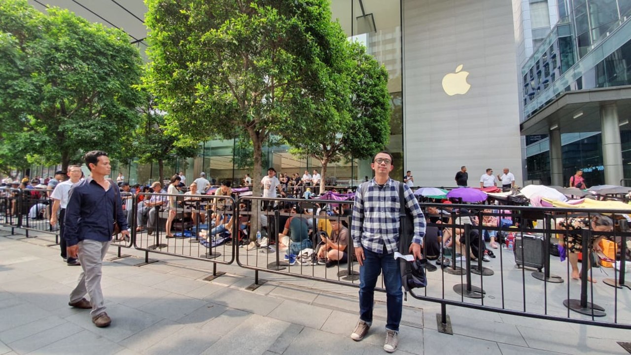 Antrean iPhone 11 di Singapura