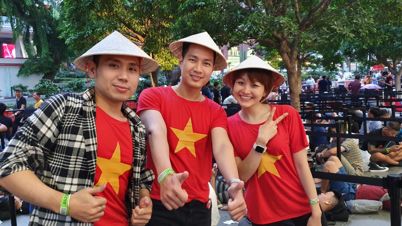 Pembeli Pertama iPhone 11 di Singapura