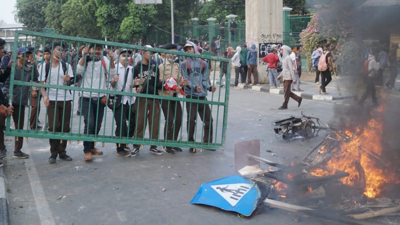 LIPSUS UU KEBUT SEBULAN, Demo STM, Kericuhan di Jalan Tentara Pelajar