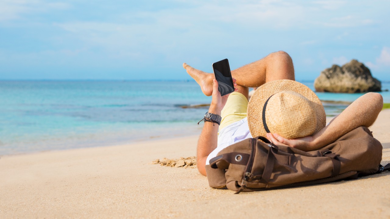 LIPSUS MOBILEMOON, Aplikasi traveling