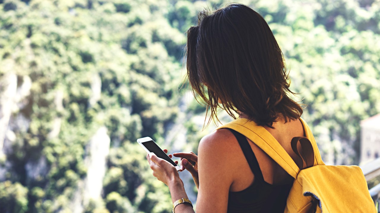 LIPSUS MOBILEMOON, Aplikasi traveling, Solo traveling