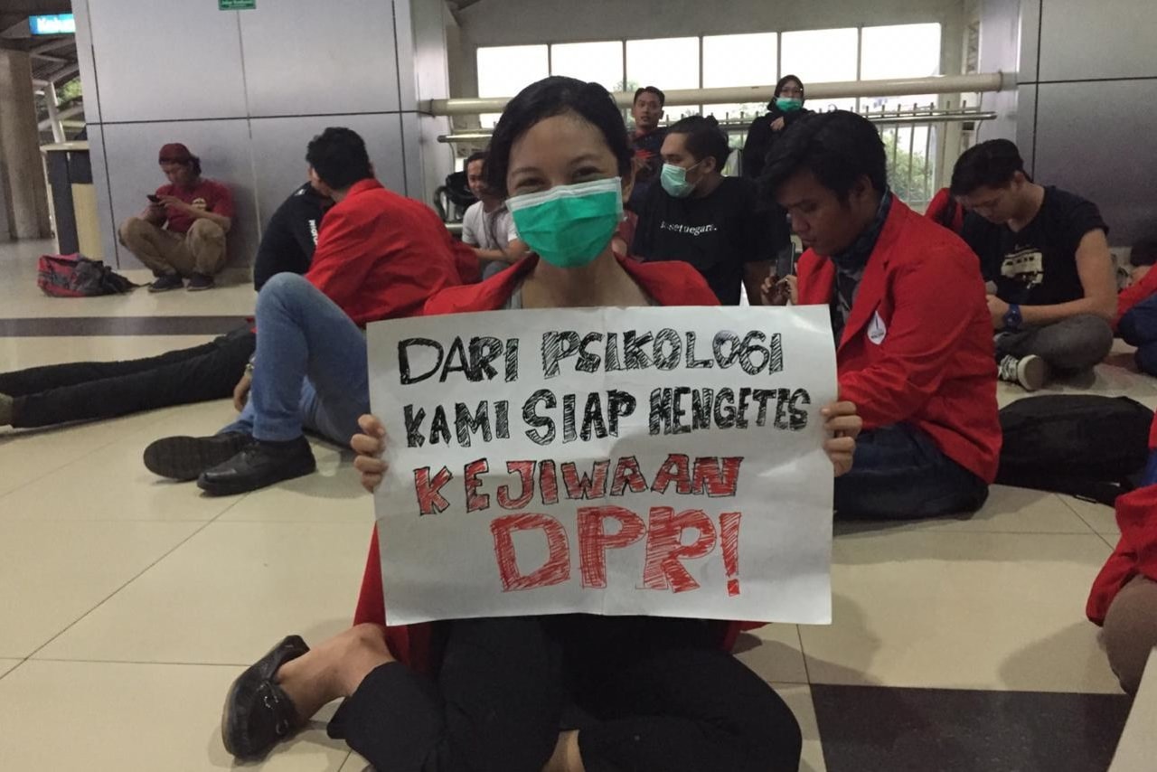 Aksi di DPR, Stasiun Palmerah 